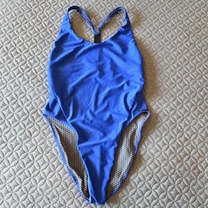 Nike Women's Hydralock Fusion Back One Piece Swimsuit, Racer Blue, L